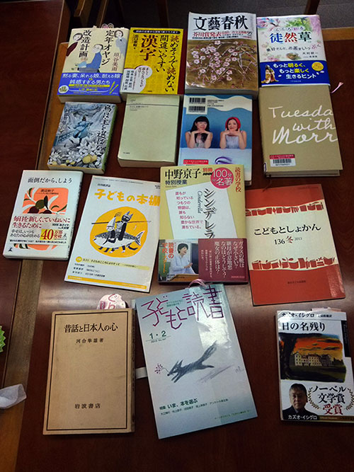 2018年4月の本の記念撮影、昔話と日本人の心（河合隼雄）、子ともと読書、こども図書館136冬、100分で名著「シンデレラ」、子どもの本棚、面倒だからしよう（渡辺和子）、日の名残り（カズオ・イシグロ）、他8冊